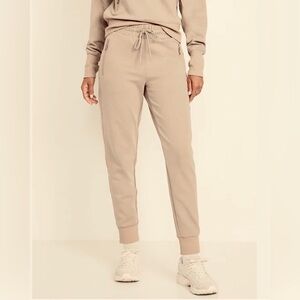 High-Waisted Dynamic Fleece Jogger Sweatpants S petite